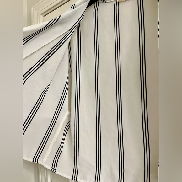 Striped Tie-able Short Sleeve Blouse - Picture 6 of 7